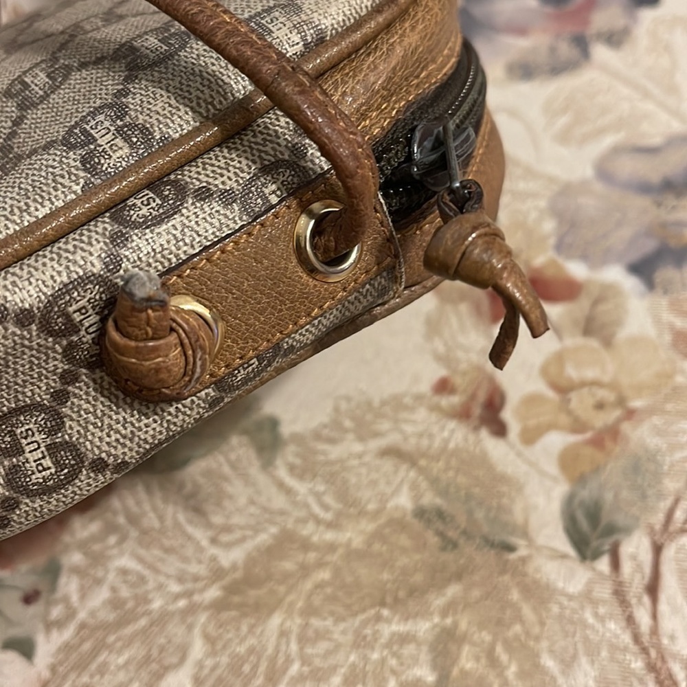 Authentic Vintage Gucci Plus mini crossbody - Picture 6 of 15